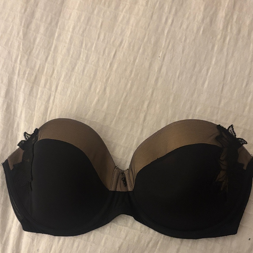 Chic Black Lace Strapless Bra